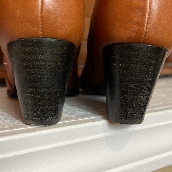 • VIONIC • Leather Boots • Size 8.5 • Gently Worn! - Picture 9 of 15